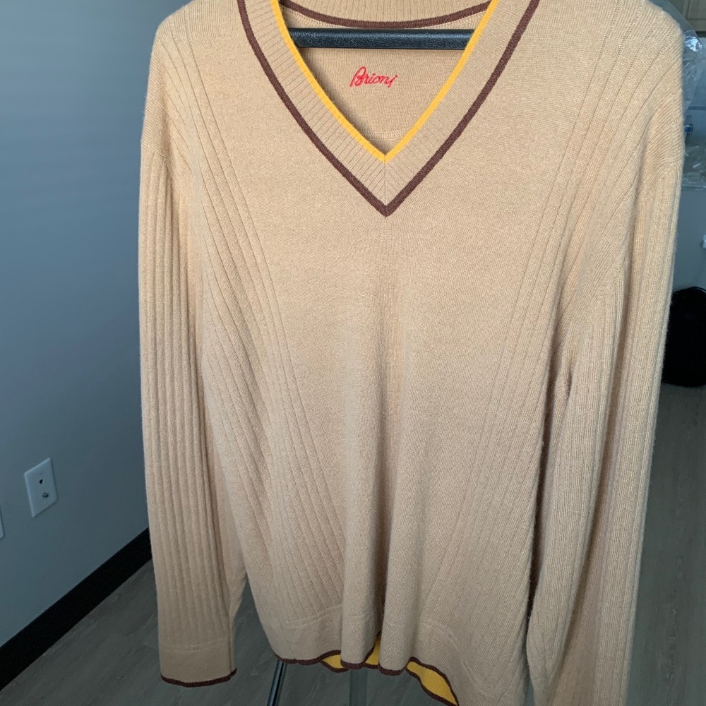 “Brioni” men’s v-neck cashmere sweater
